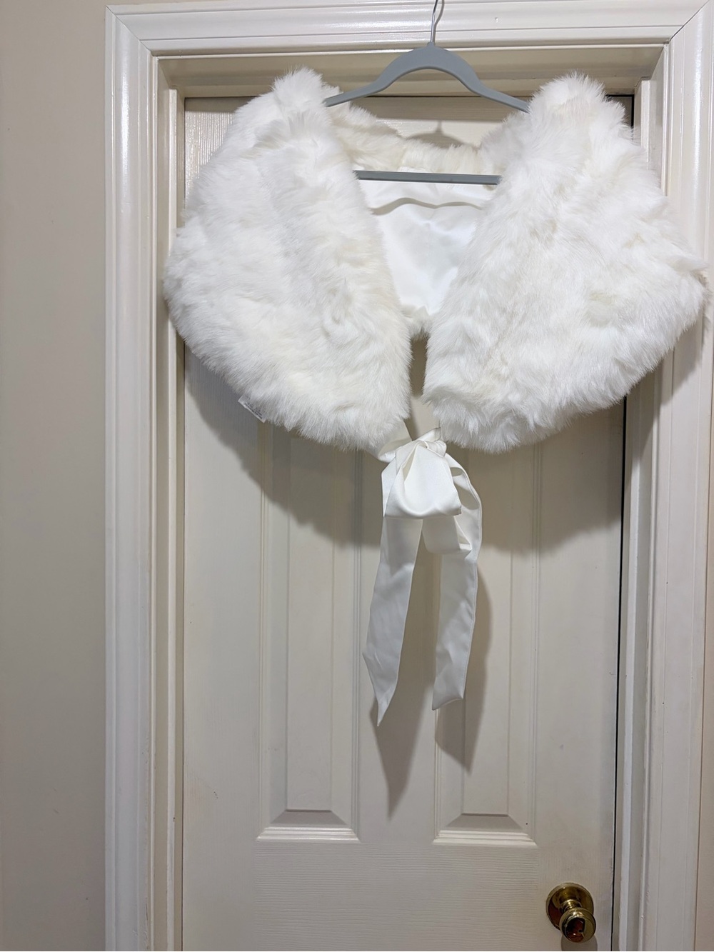 David's Bridal Ivory Faux Fur Bridal Shawl with Satin Ribbon